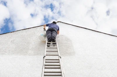 Peinture extérieure à Four — façades et ravalement